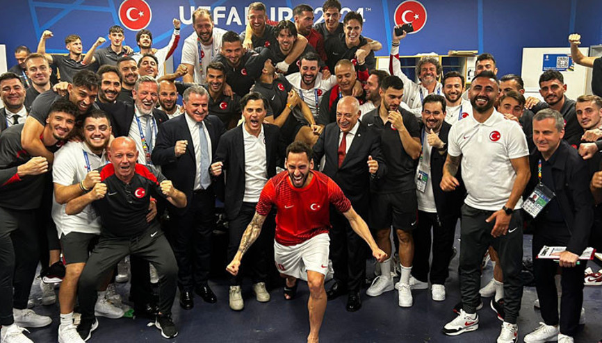 Çekya maçı sonrası Bakan Bak ve Büyükekşiye Memleketim sürprizi