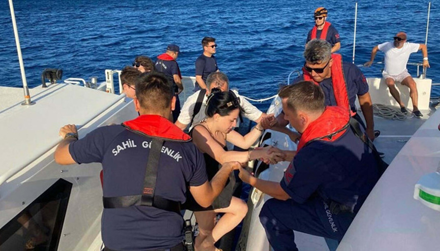 Assos Antik Kentindeki yangında mahsur kalan 99 kişiyi Sahil Güvenlik kurtarmış