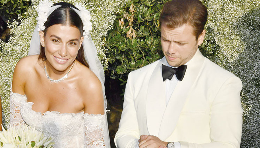 5 yıllık aşkta mutlu son... Çeşmedeki nikaha ünlü akını