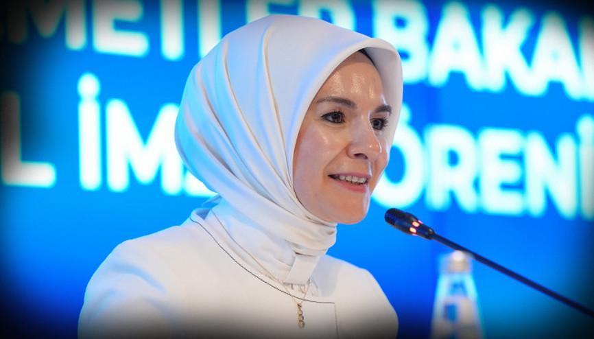 Aile ve Sosyal Hizmetler Bakanı Göktaş: Çocuklara verilecek en güzel hediye ailedir