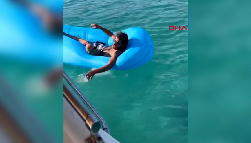 Saros’ta deniz yatağında uyuyakaldı, 2 mil açıkta kurtarıldı Saros’ta deniz yatağında uyuyakaldı, 2 mil açıkta kurtarıldı