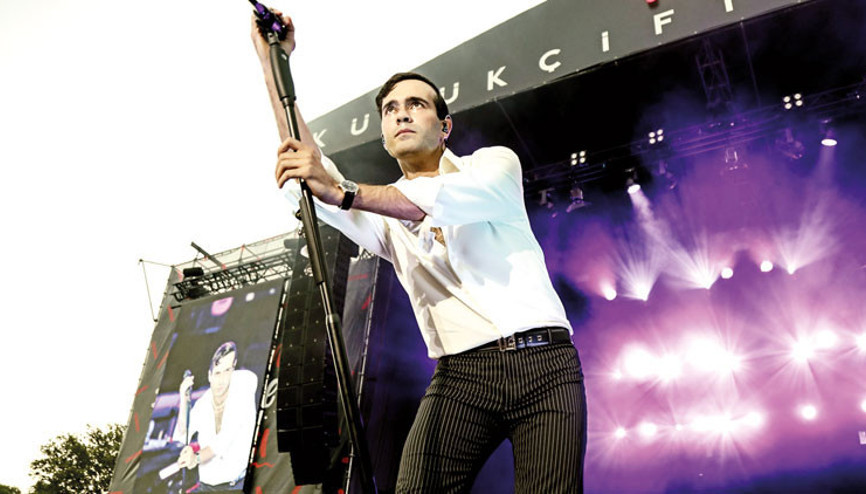 Mert Demir hayranlarına sürpriz yaptı