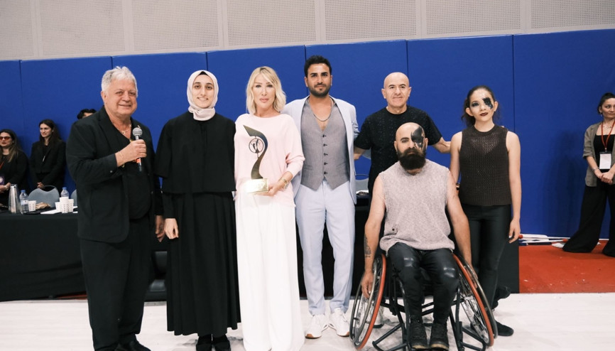 Seda Sayandan eşinin dans sporcusu oğluna destek Seda Sayandan eşinin dans sporcusu oğluna destek