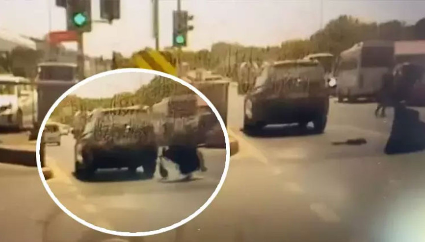 Yayaya çarpan araç sürücüsü durmadan yoluna devam etti