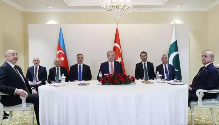 Cumhurbaşkanı Erdoğan, Türkiye-Azerbaycan-Pakistan üçlü görüşmesine katıldı Cumhurbaşkanı Erdoğan, Türkiye-Azerbaycan-Pakistan üçlü görüşmesine katıldı