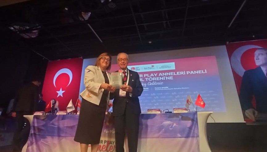 Yılın Fair Play annesi ödülü Fatma Şahine