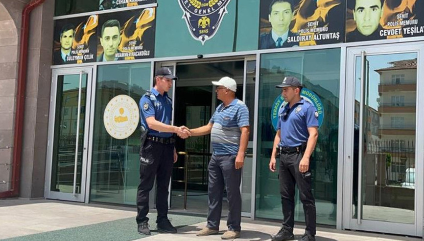 Yozgatta 400 bin lira dolandırılmaktan son anda kurtuldu Yozgatta 400 bin lira dolandırılmaktan son anda kurtuldu