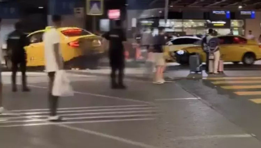 Sabiha Gökçende taksi terörü: Önüne gelen her şeye çarptı