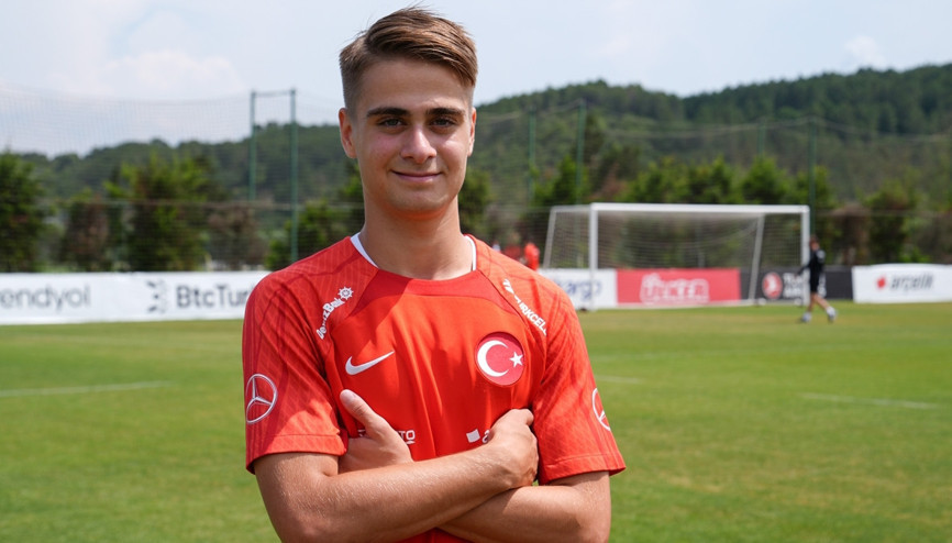 U19 Milli Takım oyuncusu Emre Uzunun hedefi Avrupaya gitmek Biz de oralara gitmek istiyoruz...