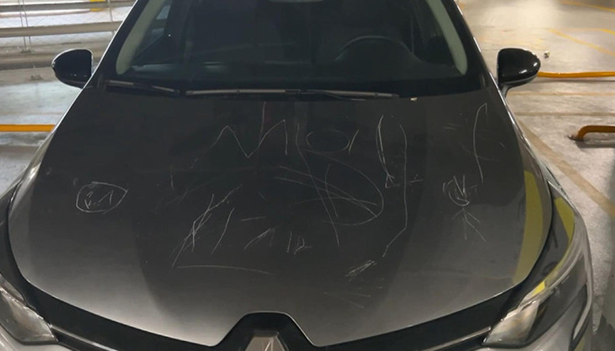 Kapalı otoparkta 10 araç çizildi: Şikayetçi oldular