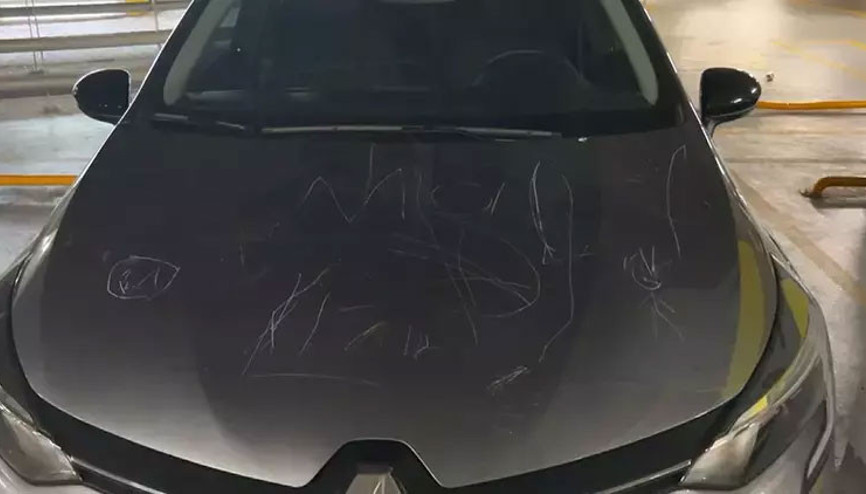 Kadıköyde kapalı otoparktaki 10 araç çizildi; araç sahipleri şikayetçi oldu