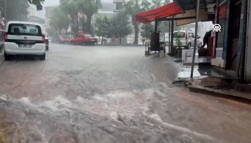Samsunda şiddetli yağış: Tarım arazileri su altında kaldı, iş yerlerini su bastı