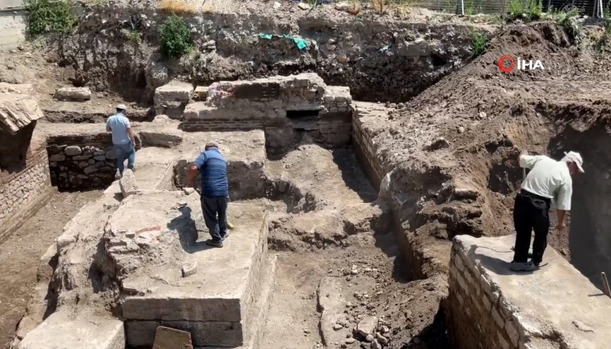 Apartman yapılacak yerin altından tarihi hamam çıktı