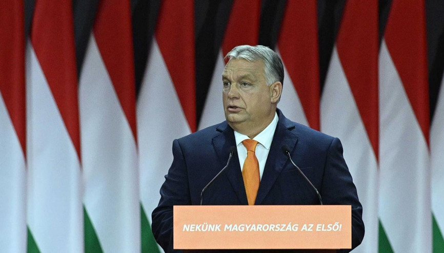 Orban, AB’yi eleştirdi Merkel’i övdü