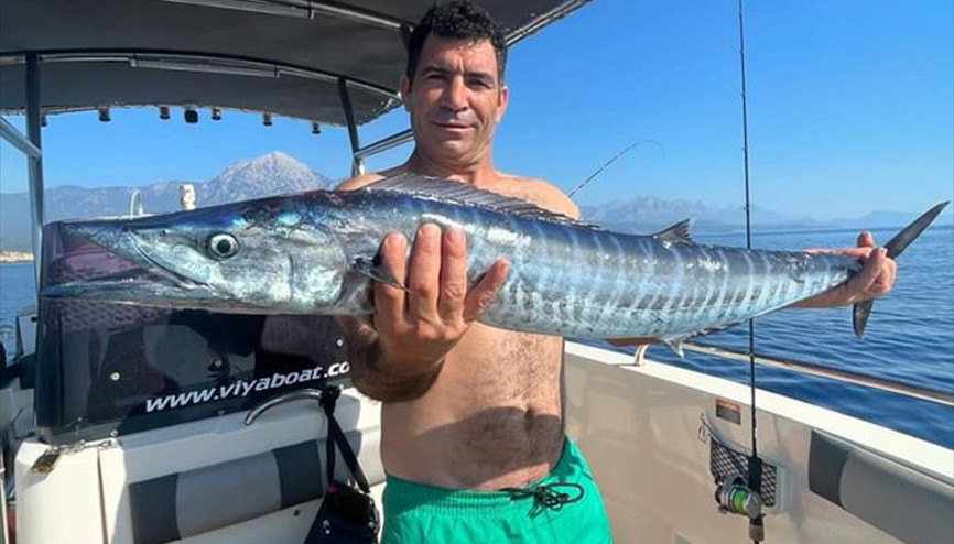 Türkiyede ilk kez görüldü Sahte yemle oltaya takıldı