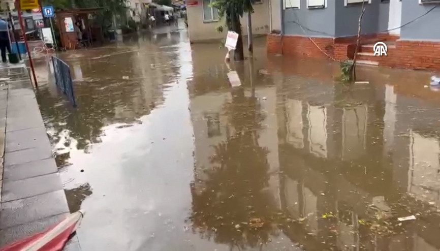 Heybeliadada sağanak etkili oldu