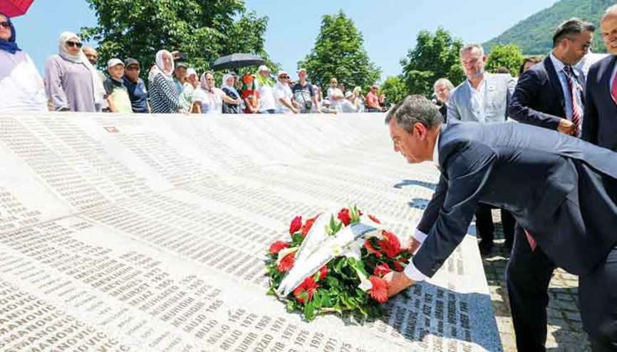 Özgür Özel Srebrenitsa anmasında