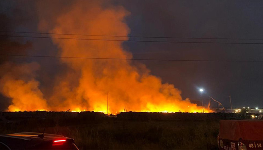 Aydında kağıt fabrikasında yangın