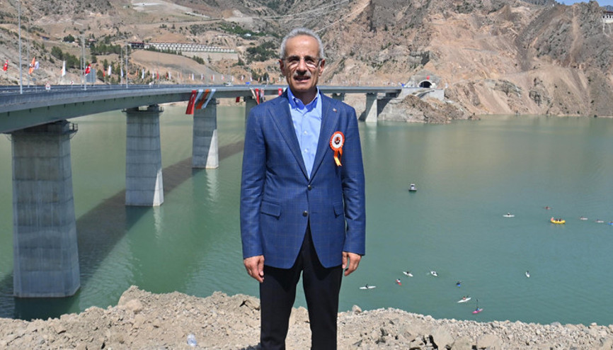 Bakan Uraloğlu Yusufeli merkez viyadüğü açılış törenine katıldı Bakan Uraloğlu Yusufeli merkez viyadüğü açılış törenine katıldı