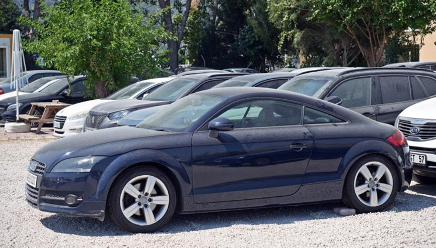 Yediemin otoparklarında araçlar çürüyor