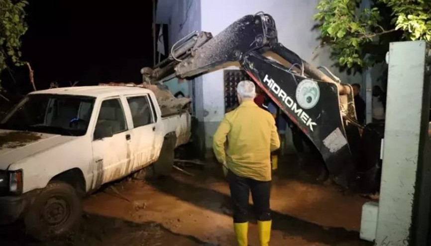 Erzurum’un Oltu ilçesinde sel Okul, sağlık ocağı ve evler hasar gördü