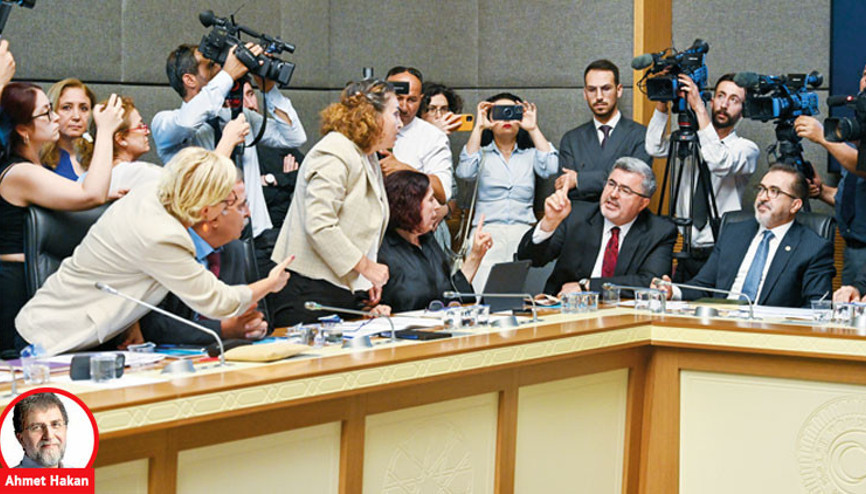 Sıkılı yumruklarla müzakere olmaz... Sayın Meclis Kavgayı bırakın yasayı tartışın