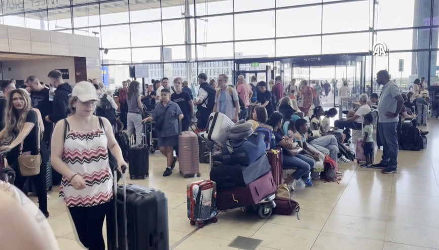 Küresel internet kesintisi: Berlin Havalimanında yoğunluk