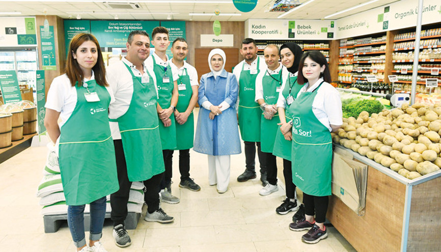 Emine Erdoğan’dan ‘atıksız alışveriş’ ziyareti