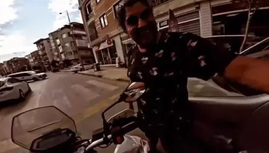 İstanbul’da motosikletli ve yaya arasında yol verme diyaloğu kamerada