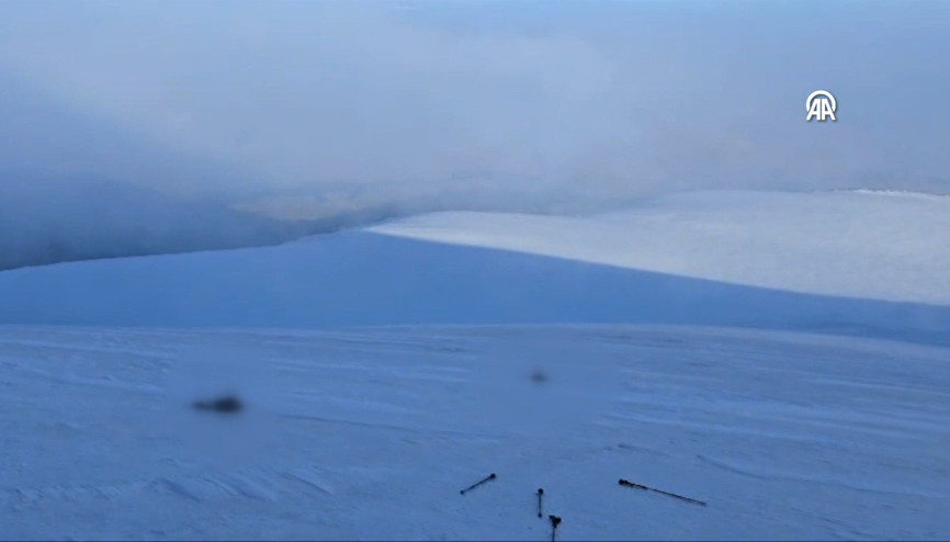 Ağrı Dağında tipide kaybolan 2 kişinin cansız bedenine ulaşıldı