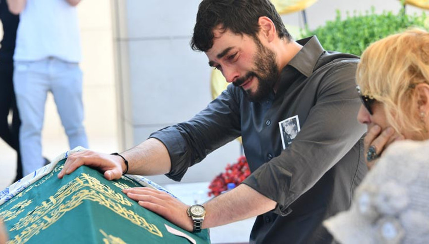 Anneye acı veda...Gözyaşlarına boğuldu