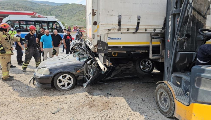 Bursada 2 kişinin öldüğü feci kaza kamerada