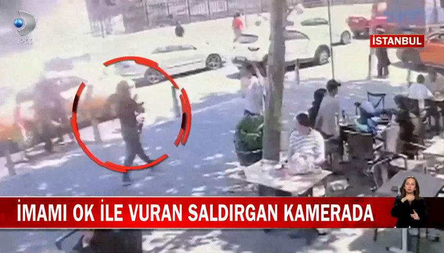 İmamı ok ile vuran saldırgan kamerada