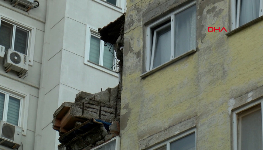 Kartal’da 4 katlı binanın çatısı çöktü; bina tahliye edildi Uyardık, kimse dinlemedi