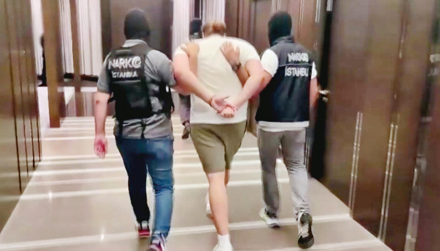 İsveçli çete liderine ters kelepçe İsveçli çete liderine ters kelepçe