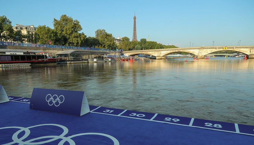 Erkekler triatlon müsabakası, Sen Nehrinin kirliliği nedeniyle ertelendi