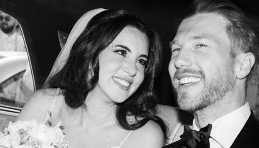 Karsu kiminle evlendi, nereli Ünlü şarkıcı Karsu Dönmez ile eşi Mike Schramadan ilk görüntüler...