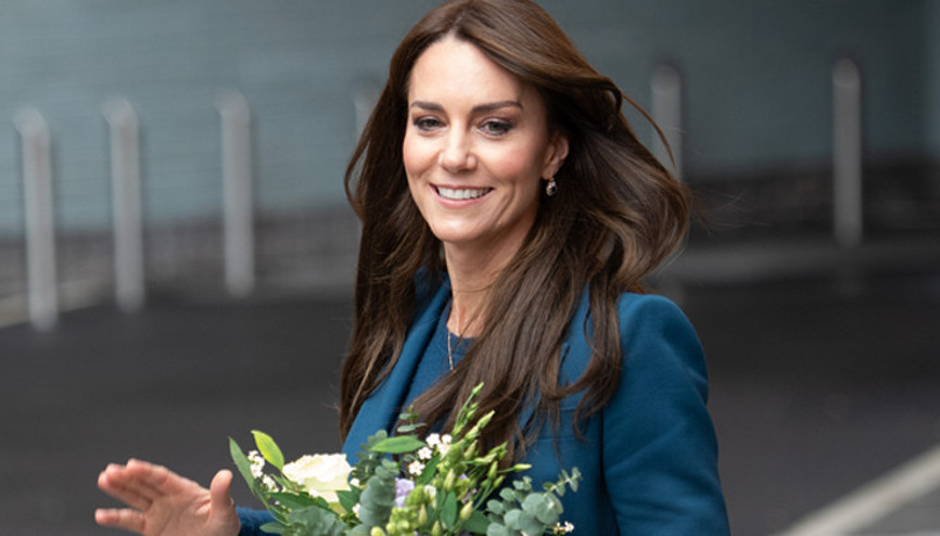 Bavulu çoktan hazır... Nefesini tuttu... Uygundur sözünü duymayı bekliyor