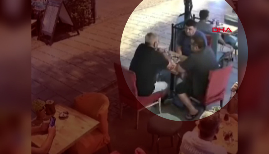 Kafede otururken yorgun mermi omzuna isabet etti O anlar kamerada