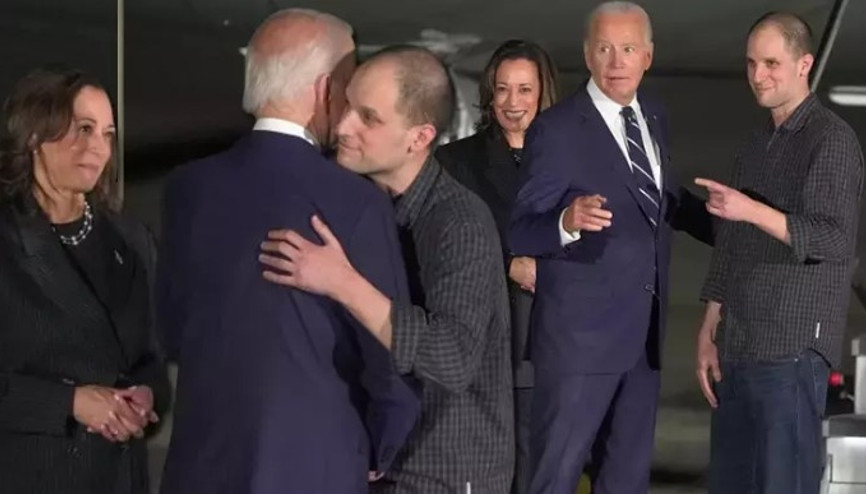 Biden, Ankara’daki takas operasyonuyla ABD’ye dönenleri havalimanında karşıladı