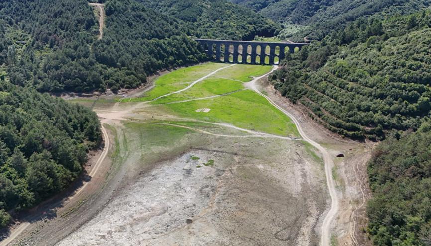 Kuruyan barajlar piknik alanı oldu... Tehlikenin fotoğrafı