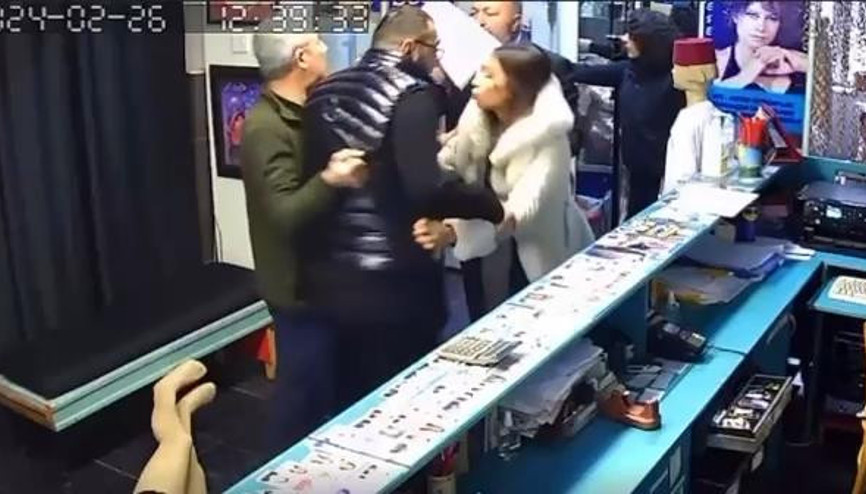 Şaşkına çeviren anlar Borçlu olduğu 523 bin liralık senedi yuttu