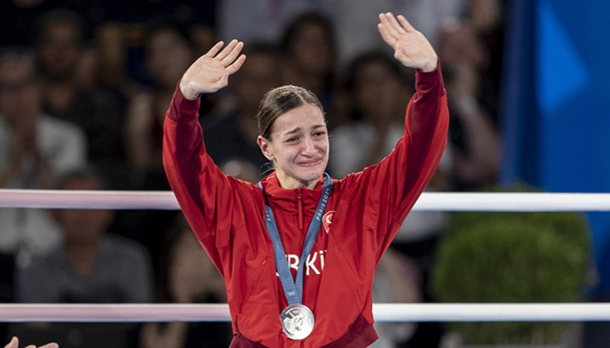 Buse Naz Çakıroğlu olimpiyat tarihimize geçti Buse Naz Çakıroğlu olimpiyat tarihimize geçti