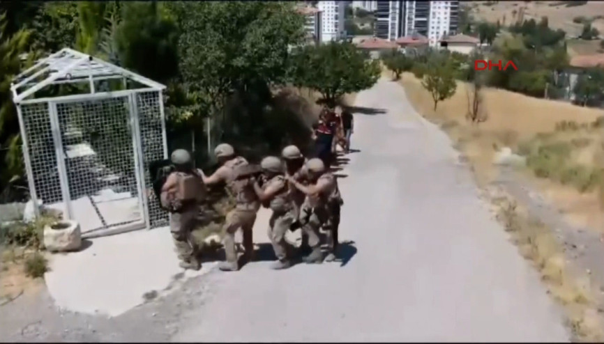 NARKOÇELİK-31 operasyonlarında, 91 şüpheli yakalandı, 55i tutuklandı NARKOÇELİK-31 operasyonlarında, 91 şüpheli yakalandı, 55i tutuklandı