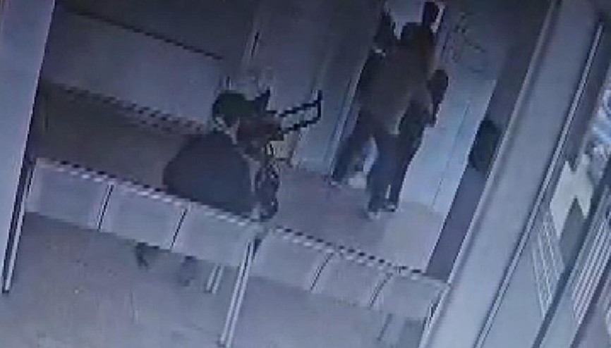 Bebeğinizin aşısı yok diyen doktoru Seni öldürürüm buradan çıkartmam diyerek tehdit etti