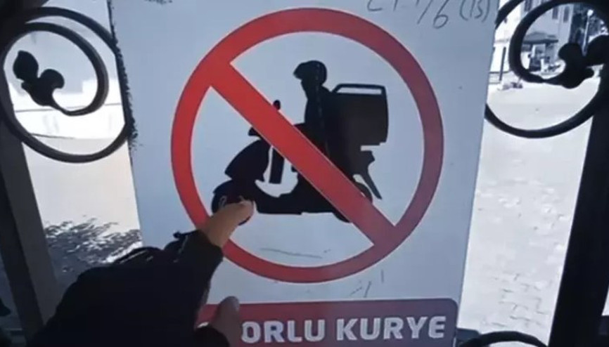 Sipariş götüren motokurye, ‘Motorlu kurye giremez’ uyarısına böyle tepki gösterdi Sipariş götüren motokurye, ‘Motorlu kurye giremez’ uyarısına böyle tepki gösterdi