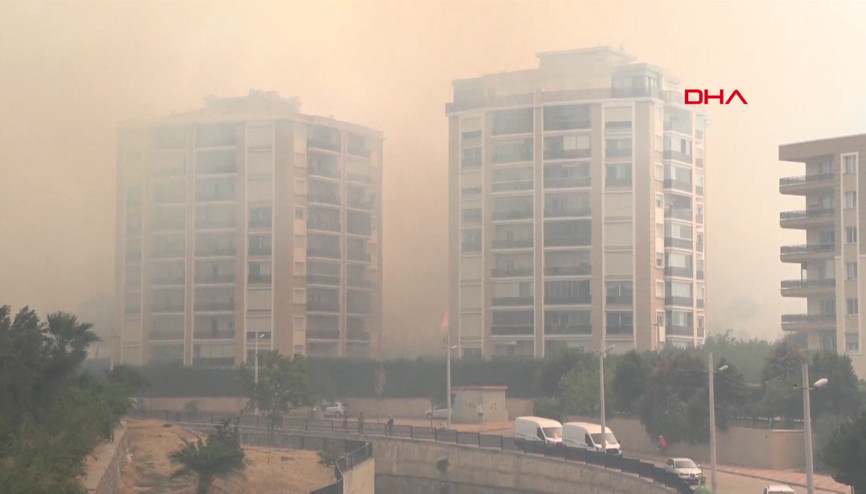 İzmirde orman yangını: İki mahalle tahliye edildi