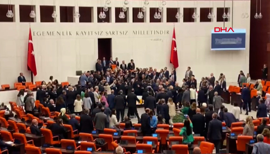 TBMM, Can Atalay için toplandı... Mecliste yumruklu kavga TBMM, Can Atalay için toplandı... Mecliste yumruklu kavga
