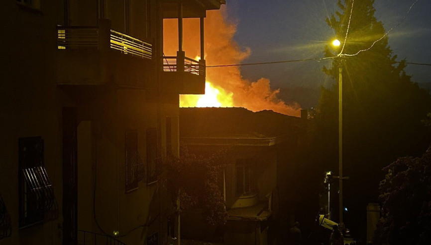 Büyükadada 2 katlı binada yangın