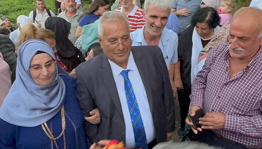 Eşine verdiği düğün sözünü 36 yıl sonra yerine getirdi: 3 çocuğu 6 torunu var... Eşine verdiği düğün sözünü 36 yıl sonra yerine getirdi: 3 çocuğu 6 torunu var...